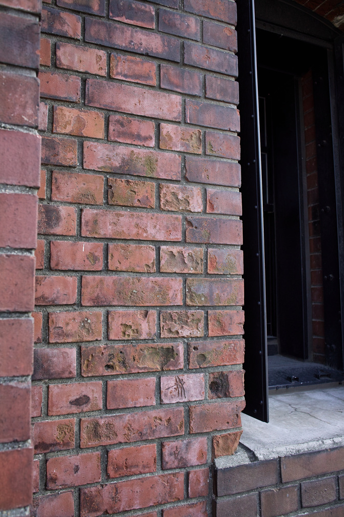 レンガの壁面