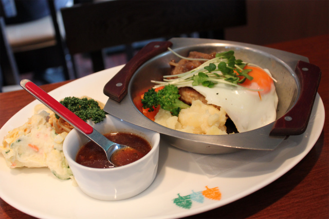 みつせ鶏ハンバーグ