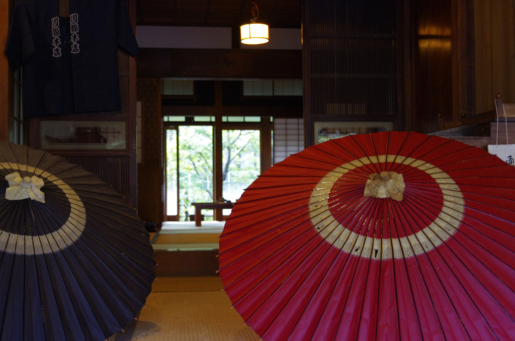古民家（蛇の目傘）
