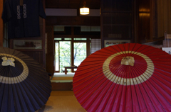 古民家（蛇の目傘）