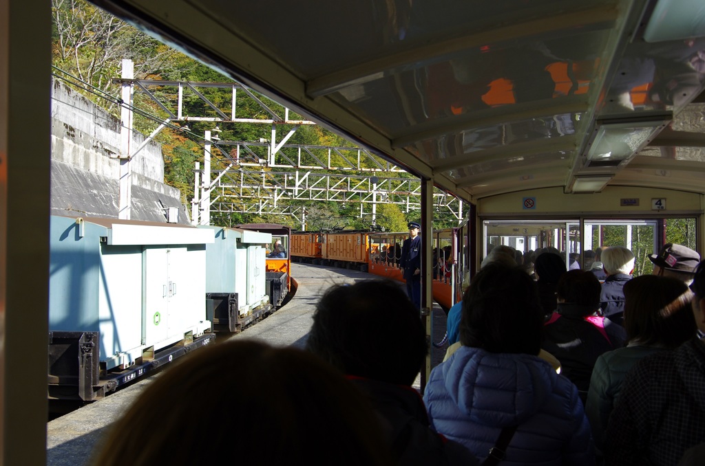 トロッコ列車　しゅっぱ～つ！