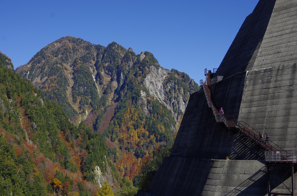 黒部湖展望台への階段