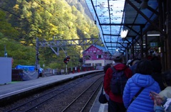 鐘釣駅の賑わい