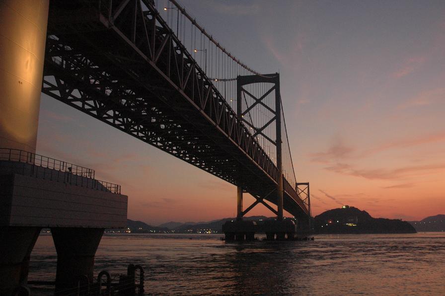 夕暮れの大鳴門橋