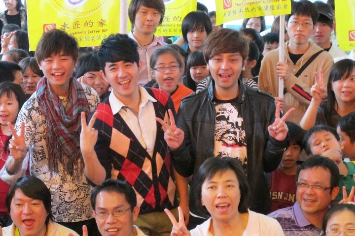 fb20110402b