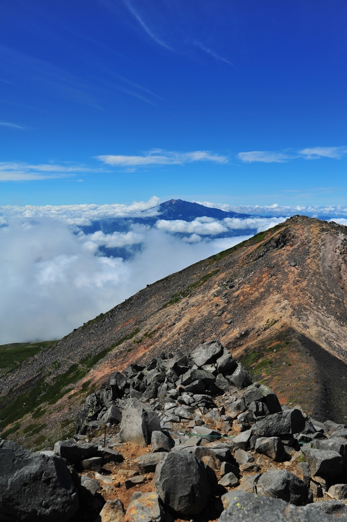 乗鞍より御嶽山を望む