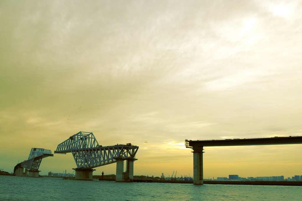 未完の大橋
