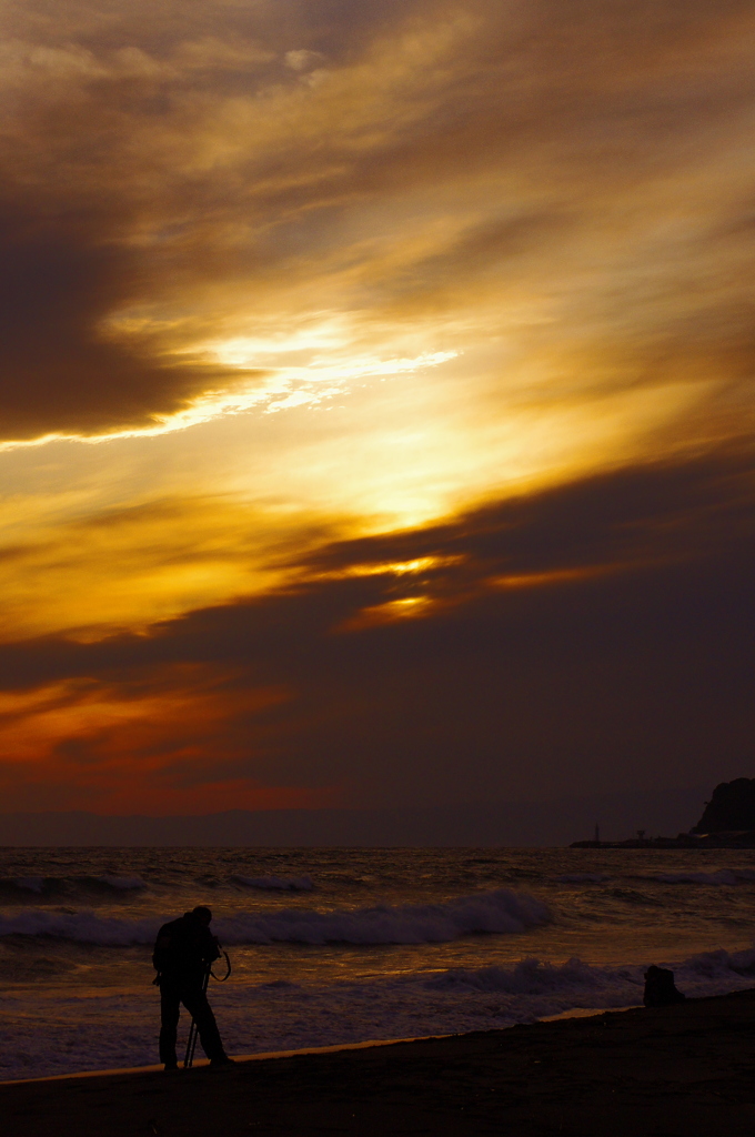 夕焼けと写真家