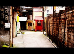 路地裏と鳥居