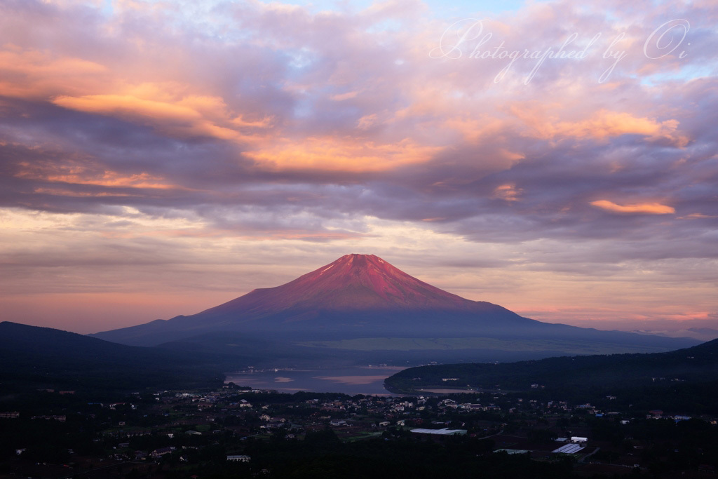 紅に包まれ