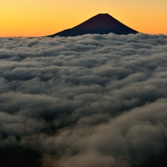 雲上赤富士