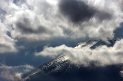 雪光る登山道