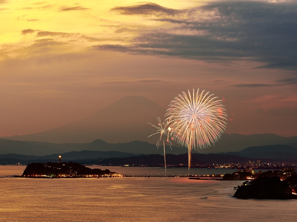 湘南の空に咲く