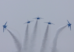曇空のブルーインパルス