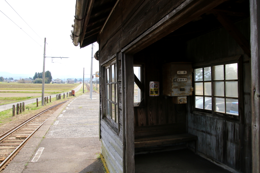 電車来ないかなぁ～！