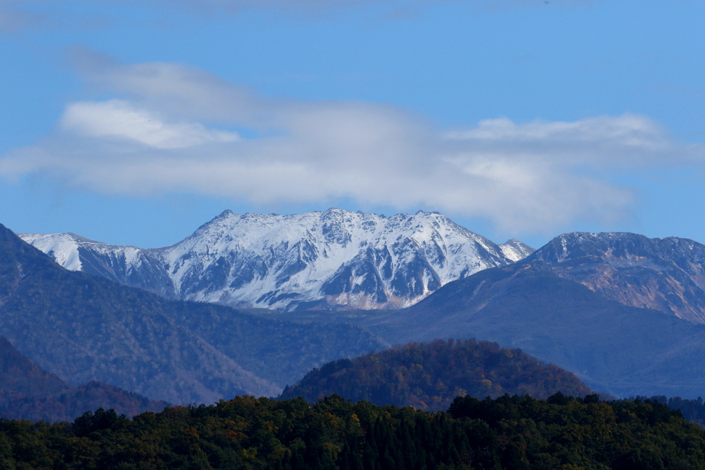 遠き山は雪