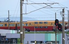 二階建て電車が通る