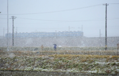 吹雪きの中・・・歩く人・・あいの風~♪