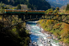 かぼちゃ君、鉄橋を渡る^^♪