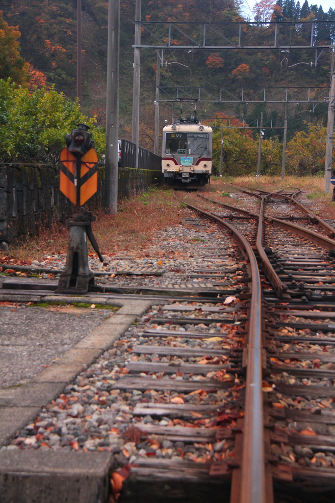 晩秋の立山駅に到着