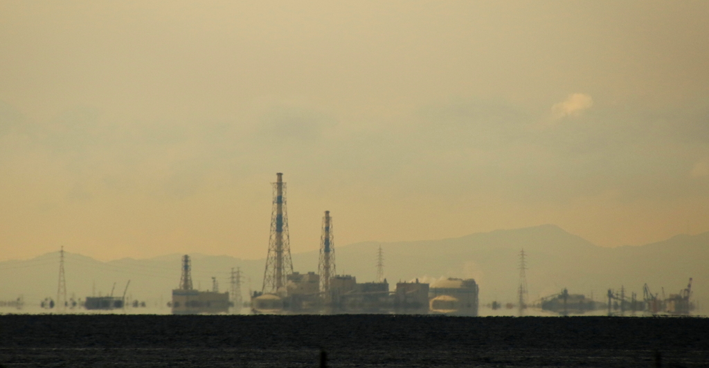 海の上に浮かぶ風景