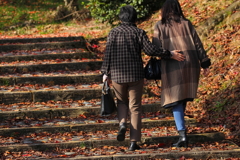 母と娘で歩む石段