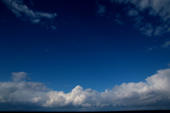 希望とはこの雲湧き出る空に虹をかけるようなものなのかも・・・