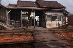 小さな駅舎（越中三郷駅）