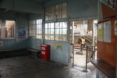 小さな駅舎