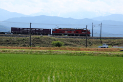 レッドサンダーが貨物を連れてやってきた～！