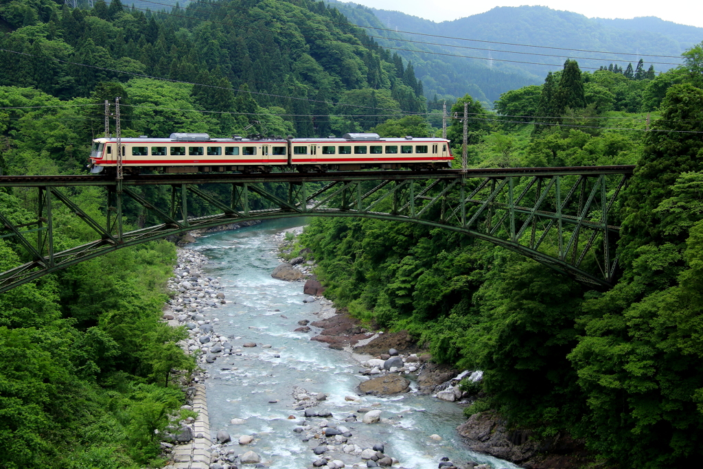 鉄橋を渡る（アルペン号）