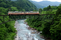 鉄橋を渡る（アルペン号）