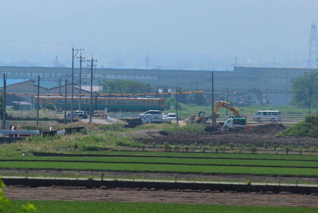 カボチャ電車君が風景に溶け込んで