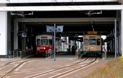 並んで・・路面電車