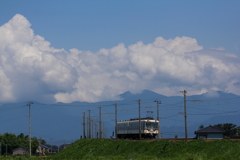 電車と入道雲