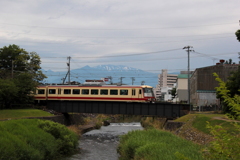 小さな鉄橋を渡ります♪