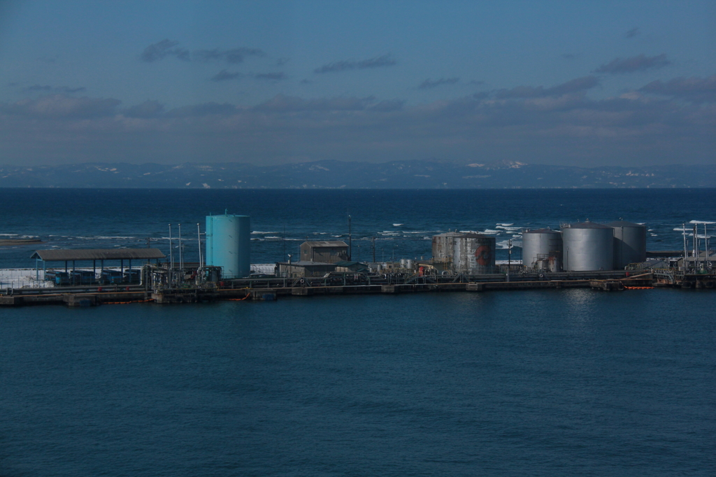 遠くに見えるは能登半島