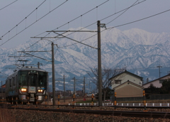 立山連峰に、あいの風が走る