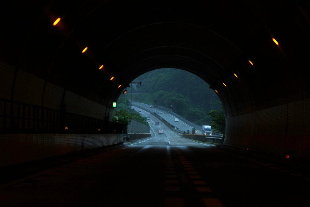 トンネル