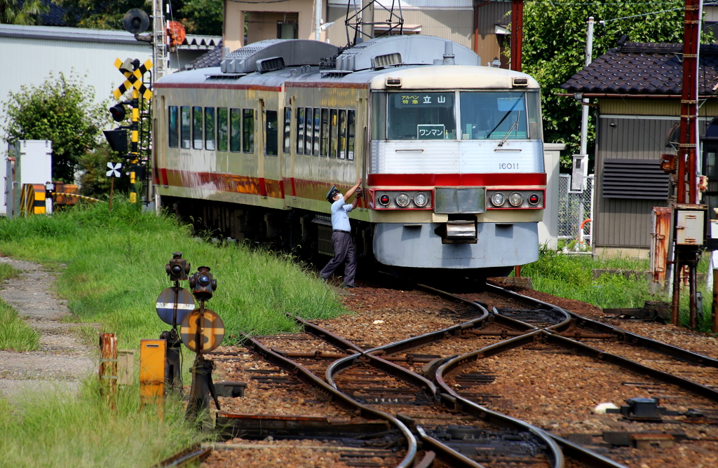 運転席が前後に・・・。