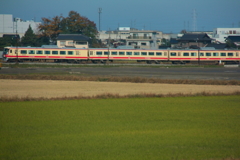 目の前を通過～