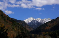 光る山2