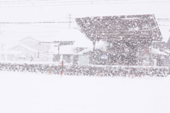 しんしんとしんしんと雪降り積もる