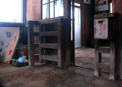 小さな駅舎の改札口