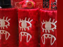 目　奪わて立ち止まる