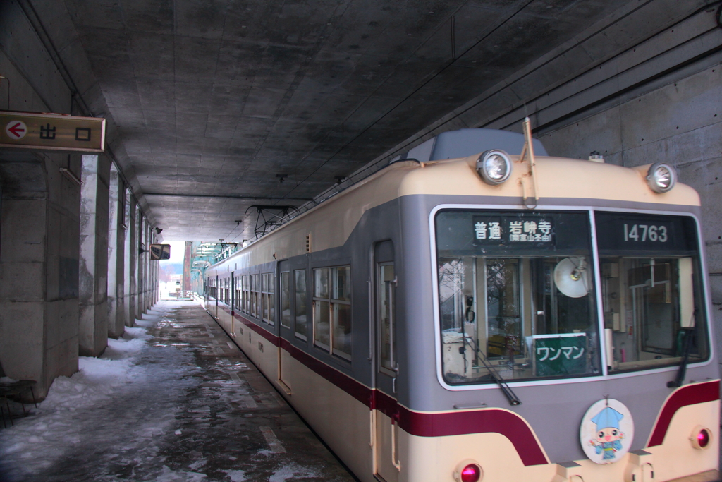 乗りません～写真だけ撮らせてね！通過～！