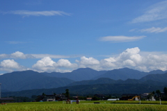 空と山