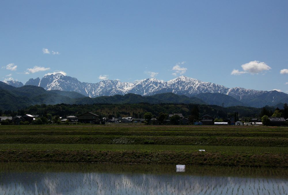 立山連峰、剣岳の裾野に広がる風景