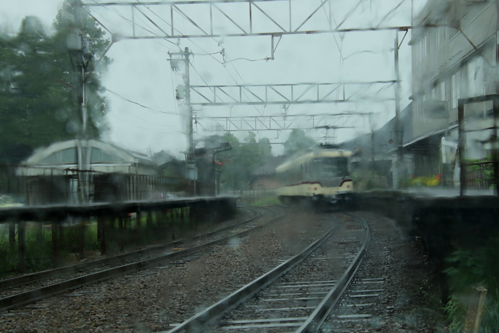 土砂降りの雨・・・