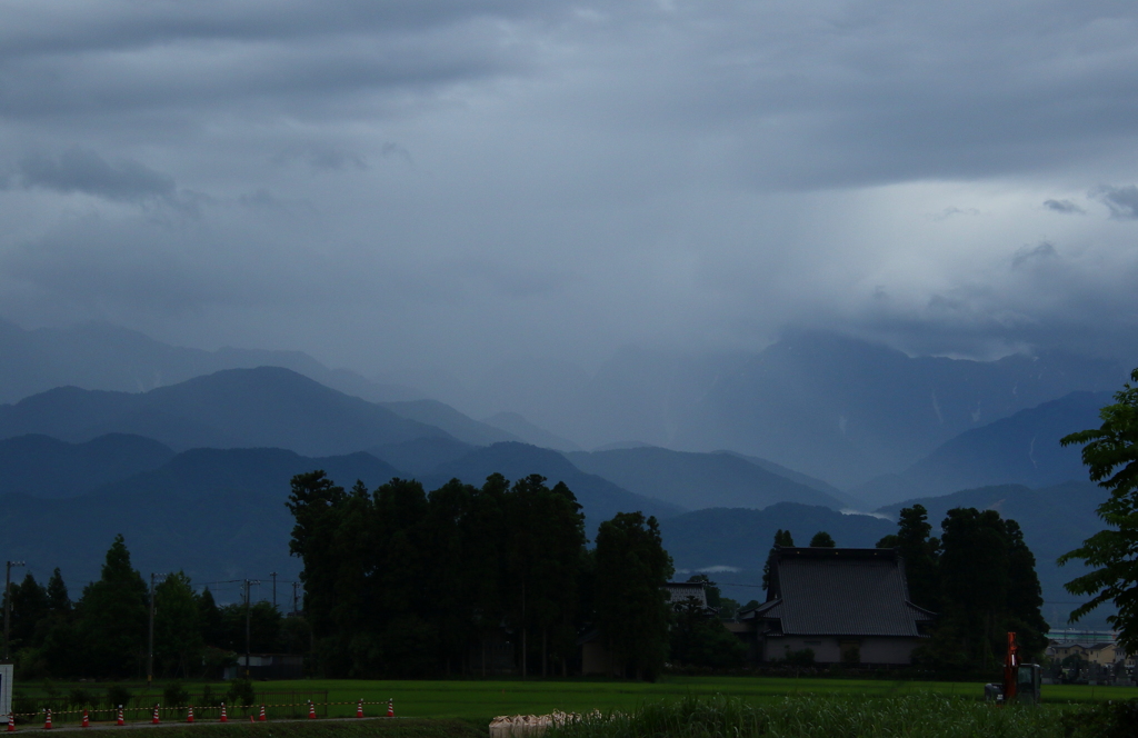 梅雨空